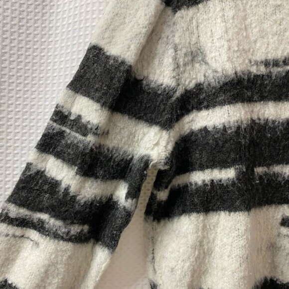 UO Fuzzy Sweater - Picture 2 of 5